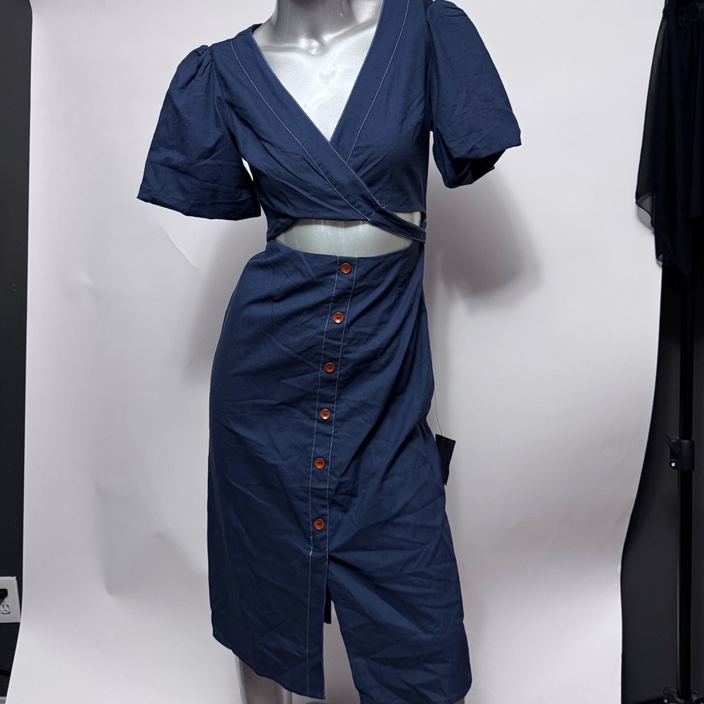 Lulu’s (NWT) Navy Blue Linen Wrap Front Cutout Midi Dress - Picture 6 of 7